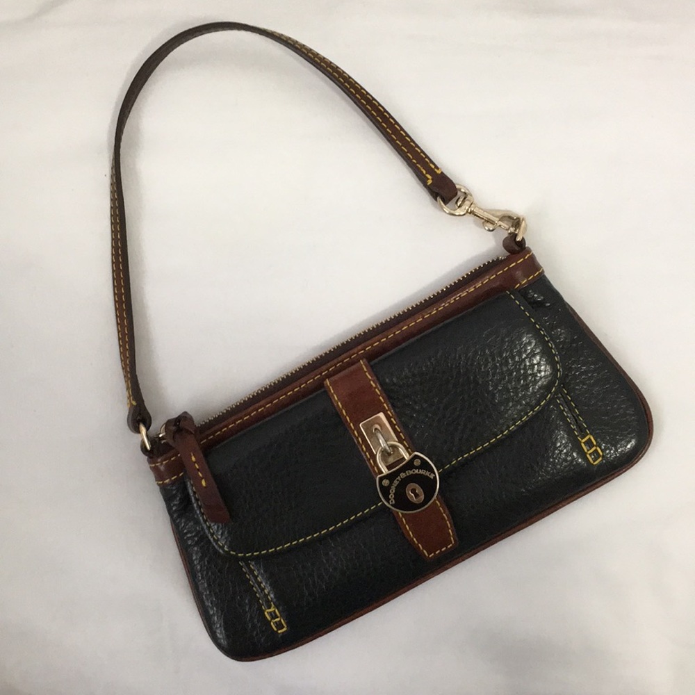 Dooney and Bourke clutch style wristlet/tiny bag - Picture 5 of 6